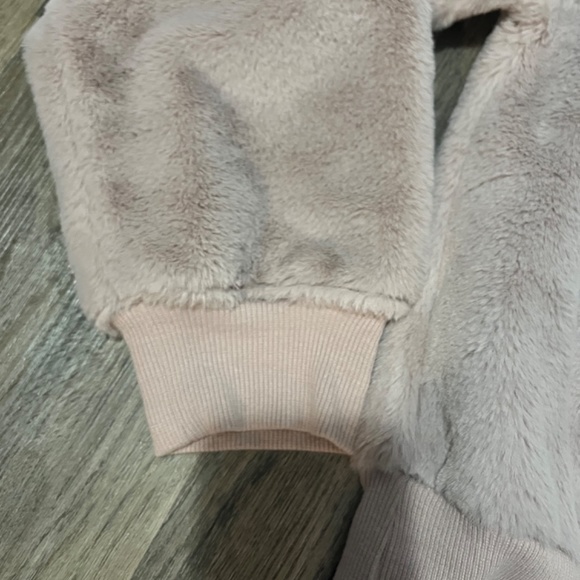 𝅺wild FABLE cropped sweatshirt fluffy soft ribbed trim blush pink size medium - Picture 3 of 3